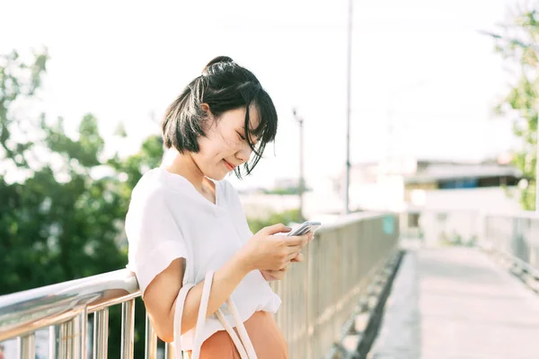 Young Adult Asian Business Woman Using Mobile Phone Single Female — 图库照片