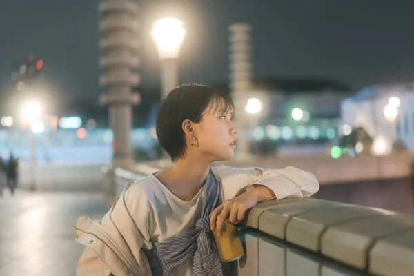 Gece Hayatı Asyalıların Portresi Japon Tokyo Şehrinde Tek Başına Genç — Stok fotoğraf