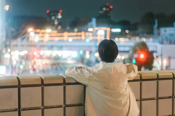 Nsanlar Japon Tokyo Şehir Konseptinde Gece Hayatı Yaşarlar Ueno Stasyonu — Stok fotoğraf