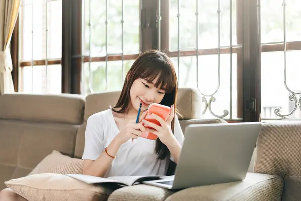 College Student Girl Study Online Stay Home Social Distancing New — Stock Photo, Image