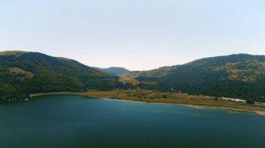 Türkiye 'nin Bolu kentindeki Abant Gölü' nün havadan görüntüsü.