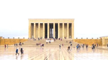 Ankara 'da Anitkabir. Türkiye 'nin ilk cumhurbaşkanı Mustafa Kemal Atatürk' ün anıtmezarını ziyaret eden Türk halkı.