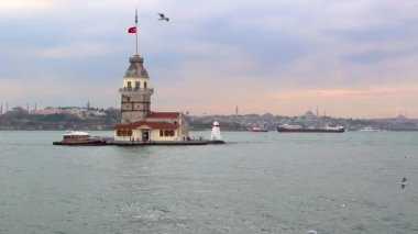 Sarı Gök 'te Günbatımı, Timelapse. Batan güneşin inanılmaz renkleri.