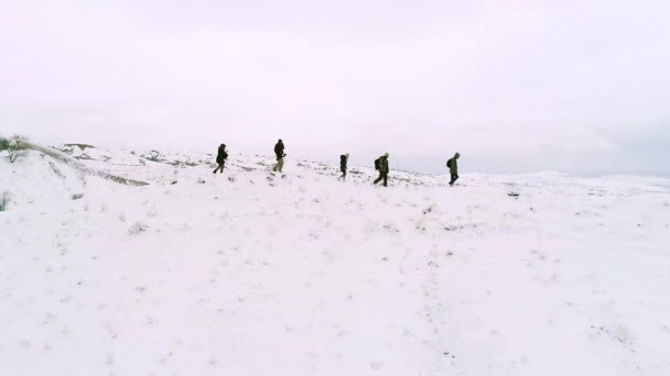 Ludzie Chodzący Śniegu Kapadocji — Wideo stockowe