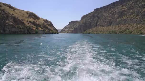 Vista Del Ferry Vela Río Azul Río Éufrates Halfeti Sanliurfa — Vídeos de Stock