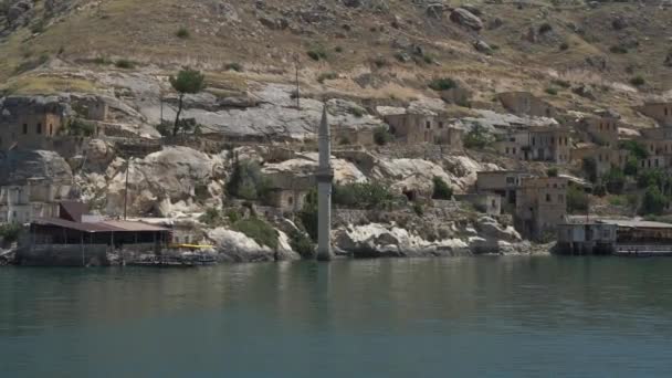 Pemandangan Perahu Feri Layar Sungai Azure Sungai Efrat Halfeti Sanliurfa — Stok Video