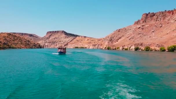 Żaglówka Pływająca Eufratu Koło Halfeti Turcja — Wideo stockowe