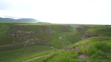 İshak Paşa Sarayı 'nın hava aracı görüntüleri Ararat dağı yakınlarındaki Paskalya Türkiye' de sevildi. Ishak Paşa Sarayı.