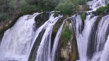 Van ilindeki Muradiye şelalesinin hava manzarası