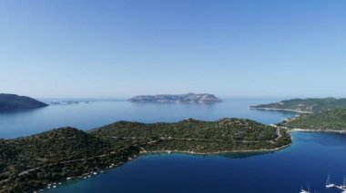 Güneşli bir tatil gününde Kas Limanı 'nın hava manzarası. Antalya, Türkiye.