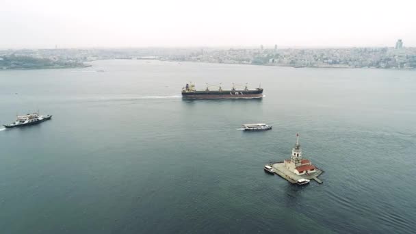Letecký Pohled Panenskou Věž Moři Doprovázený Nádherným Výhledem Istanbul — Stock video