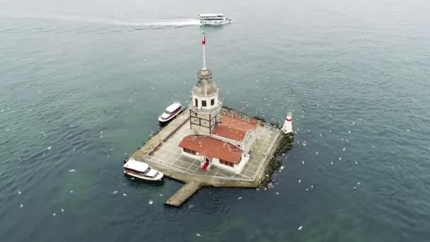 Vista Aérea Torre Doncella Sobre Mar Acompañada Magnífica Vista Estambul — Vídeo de stock