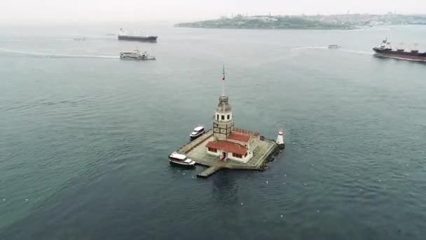Timelapse Vista Aérea Torre Doncella Sobre Mar Acompañado Por Magnífica — Vídeos de Stock