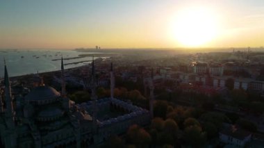 Gün batımında Mavi Cami 'nin etrafındaki hava manzarası.