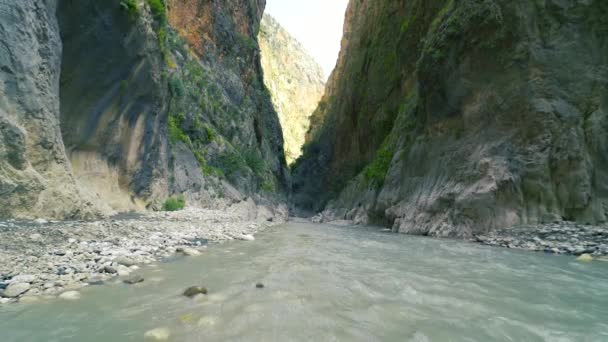Saklikanta Canyon Där Bäcken Rinner Mellan Bergen Mugla Turkiet — Stockvideo