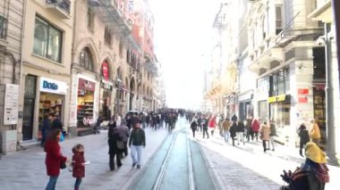 Istiklal Caddesi 'ndeki kalabalığın görüntüsü. İstiklal Caddesi, Taksim
