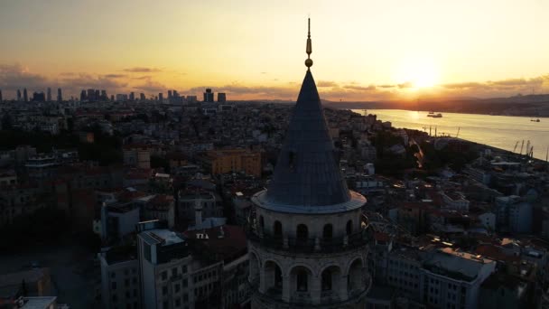 Вежа Галата Стамбулі Туркі Світанку Авіаційний Безпілотник Літає Навколо Вежі — стокове відео