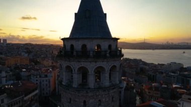 İstanbul Galata Kulesi, güneş ışığı gören İHA saldırısı
