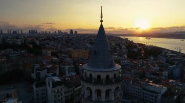 İstanbul Galata Kulesi, güneş ışığı gören İHA saldırısı