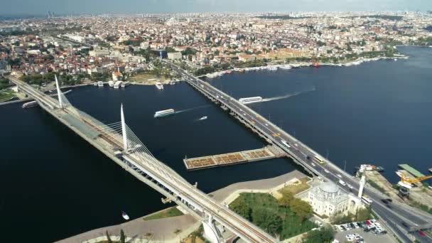 Letecký Most Metra Stanicí Halic Zlatém Rohu Vzadu Mostě Unkapani — Stock video