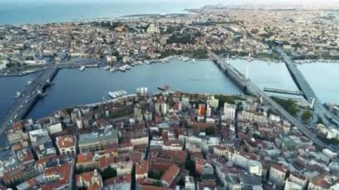 İstanbul 'da hava aracı ateşlendi. İstanbul panoramik görünümü.