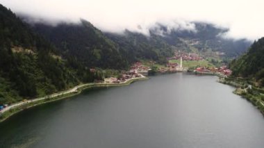 Trabzon Uzungol hava görüntüsü. Uzungol (Uzun Göl) Türkiye 'nin en güzel turistik yerleri. 