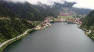 Trabzon Uzungol hava görüntüsü. Uzungol (Uzun Göl) Türkiye 'nin en güzel turistik yerleri. 