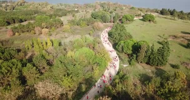 Letecký Pohled Dronu Dav Lidí Kteří Začínají Svůj Běh Maratonské — Stock video