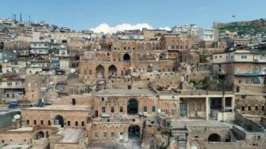 Mardin 'in havadan görünüşü. Mardin 'deki tarihi evler.