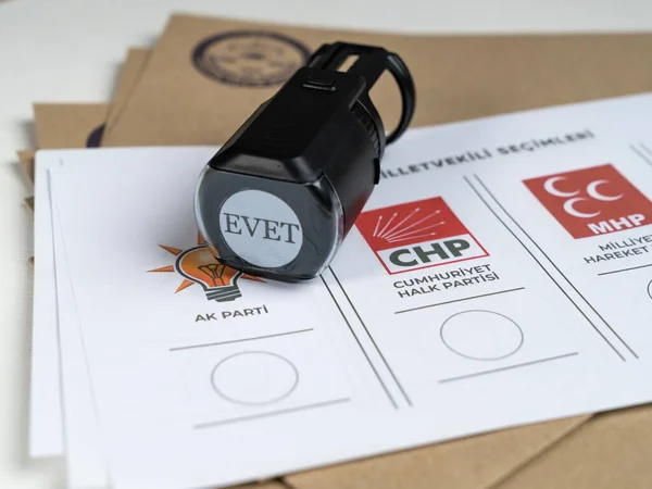 14 Mayıs 2023 Türkiye, 14 Mayıs 2023 Türkiye parlamento seçimleri. Oylama ve pul. 14 Mayis Türkiye cumhurbaskanligi secimi.