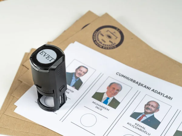 14 Mayıs 2023 Türkiye, 14 Mayıs 2023 Türkiye cumhurbaşkanlığı seçimleri. Oylama ve pul. 14 Mayis Türkiye cumhurbaskanligi secimi.