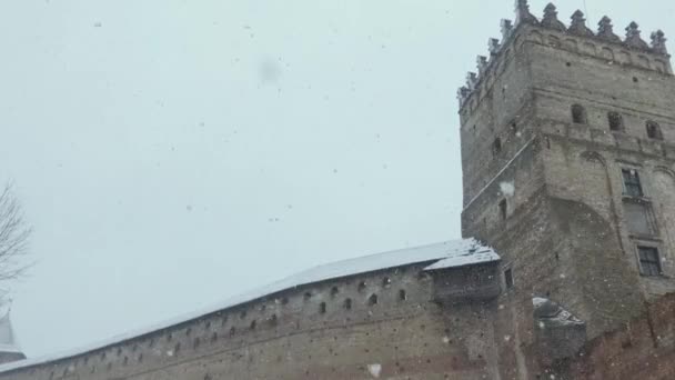 在一场严重的冬季暴风雪中 一座中世纪城堡的图像 中世纪城堡 — 图库视频影像