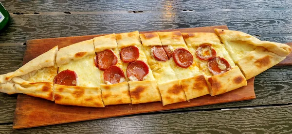 Traditionell Turkisk Båt Pizza Pide Sucuk Högkvalitativt Foto — Stockfoto