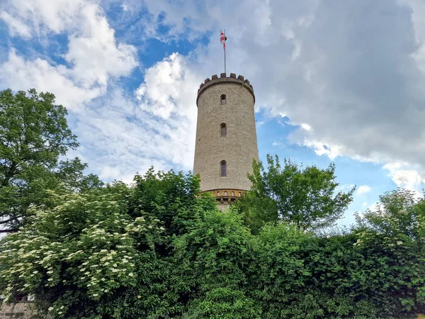 Sparrenburg Bielefeld Tower Przy Dobrej Pogodzie Chmurnym Niebie Wysokiej Jakości — Zdjęcie stockowe