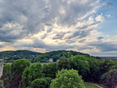 Bielefeld ve Teutoburg Ormanı üzerinde Sparrenburg manzarası. Yüksek kalite fotoğraf