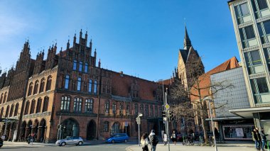 Market Kilisesi Hanover eski belediye binası Almanya 'nın güzel havasında Aşağı Saksonya. Yüksek kalite fotoğraf