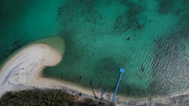 Koh Adang Tayland insansız hava aracı yeşil mavi okyanus mercan resifleri ve küçük adaları olan kumsalları vurdu. Yüksek kalite fotoğraf