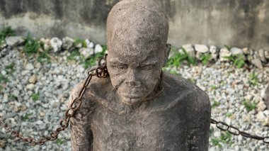 Kölelerin kötü durumlarının çarpıcı bir temsili, güçlü duygular ve yansımalar uyandırıyor. Zanzibar Afrika