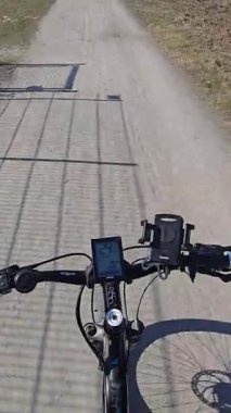 Hannover 'da nefes kesici bir manzarada at sürerken GPS navigasyonunu kullanarak unutulmaz bir yolculuk yaşayın.