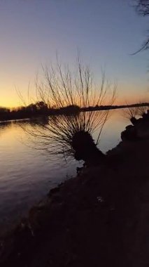 Huzurlu bir günbatımının nefes kesici güzelliğine dalın sakin, durgun sulara güzelce yansıyan Maschsee Hannover