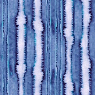 Suluboya kusursuz çizgili desen. Boya lekelerinin Grunge dokusu. Sonsuz kravat boyası arkaplanı mavi renkte. Lakonik parmak izi..