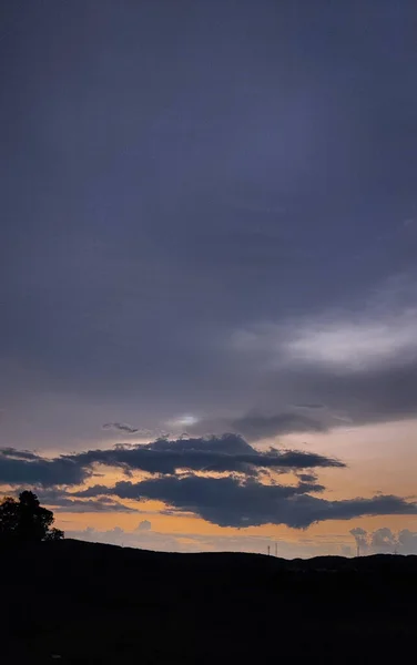 Красивый Пейзаж Облаками Голубым Небом — стоковое фото