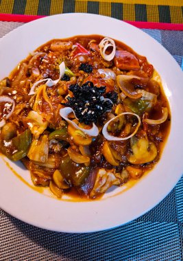 Asya yemekleri - karıştır- sebze ve baharatlı kızarmış pirinç