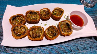 Lezzetli Asya mantarı lüksünün yakın görüntüsü 