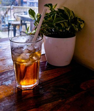 Masada buzlu çay ve limon