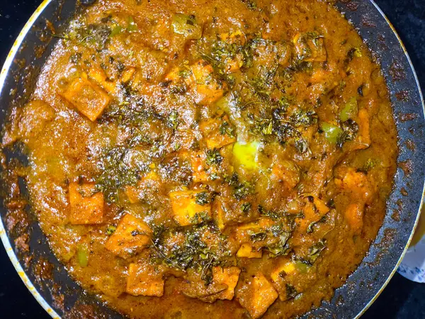 Hint geleneksel körili tereyağlı köri.