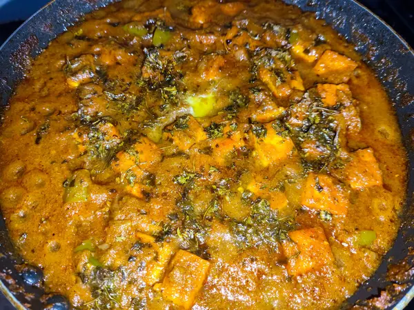 Hint geleneksel körili tereyağlı köri.