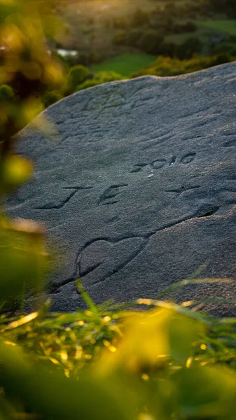 Камень Нарисованным Нем Сердцем — стоковое фото