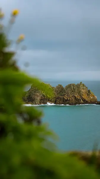 Маленький Остров Маяком Вершине — стоковое фото