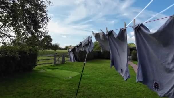 Une Scène Travaux Ménagers Plein Air Par Une Journée Ensoleillée — Video